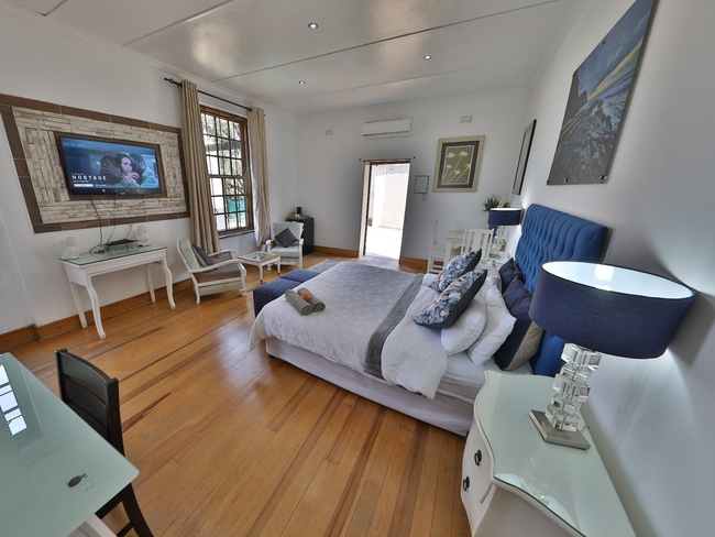 Skyline - Deluxe King Room 