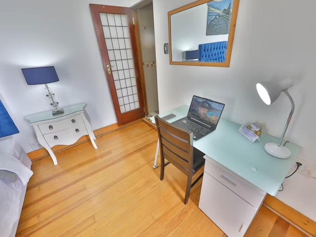 Skyline - Deluxe King Room 