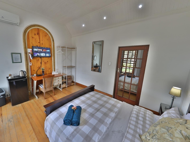 Leopard - Queen Room with Pool View 