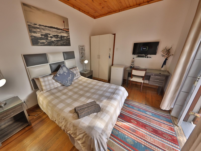 Lighthouse - Classic Queen Room 