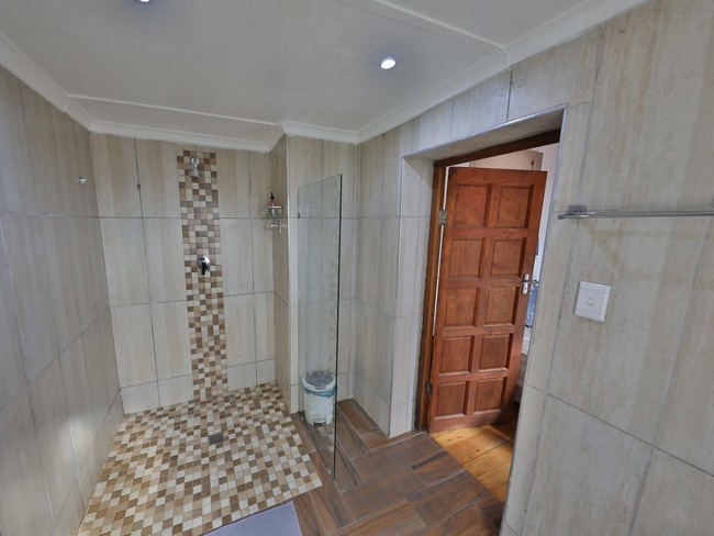 Lighthouse - Classic Queen Room 