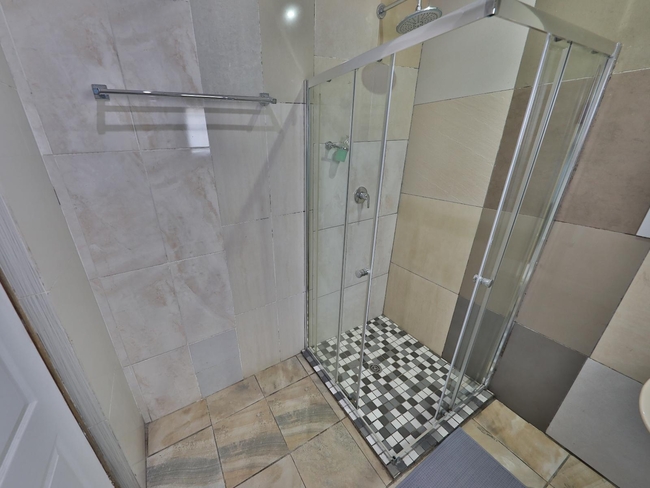 Zebra - Economy Queen Room 