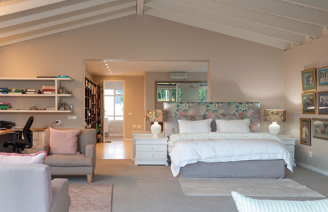 King Room 6 with ensuite shower and bath 