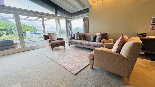 King Room 6 with ensuite shower and bath 