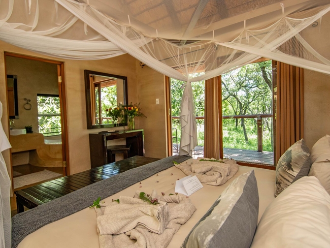 Luxury Honeymoon Suite