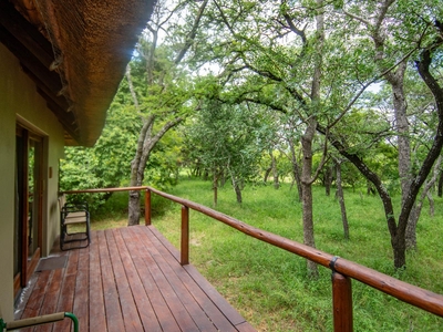 Luxury Honeymoon Suite