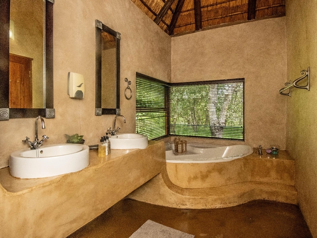 Luxury Honeymoon Suite