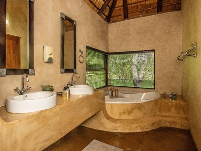 Luxury Honeymoon Suite