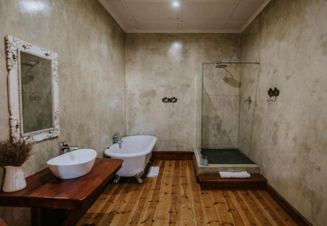 Twin Room Separate Tub and Shower