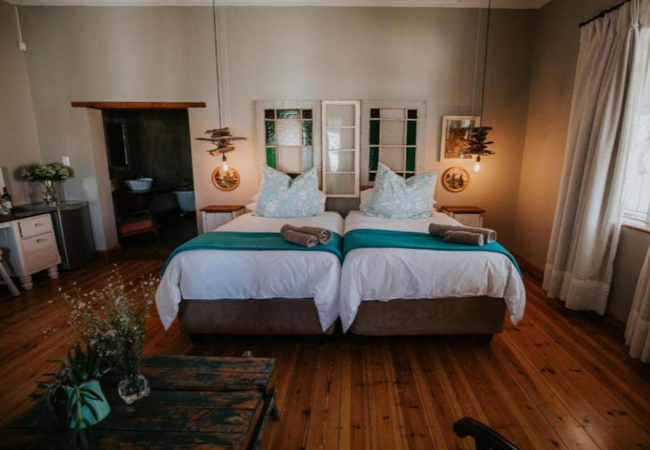 Twin Room Separate Tub and Shower