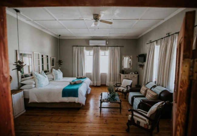 Twin Room Separate Tub and Shower