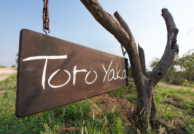 Toro Yaka Sign