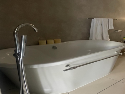 Room 4 Standard Queen Deluxe