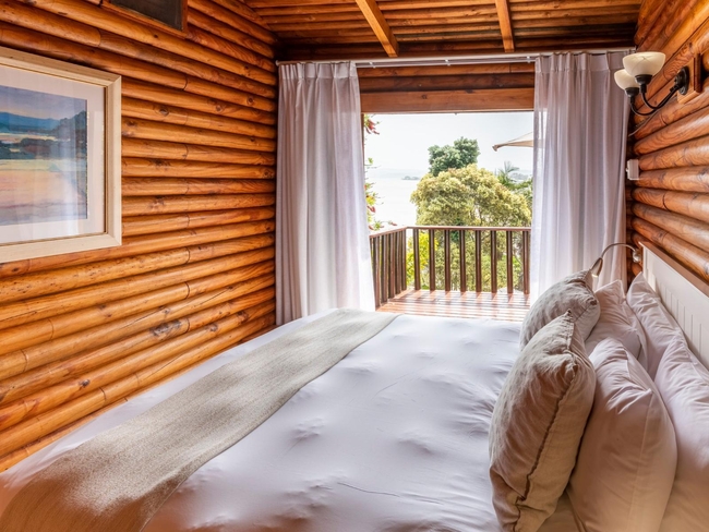 Curlew Hillside Chalet