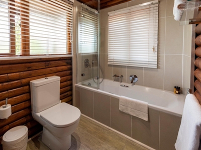 Curlew Hillside Chalet