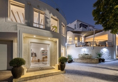 Villa Afrikana Guest Suites