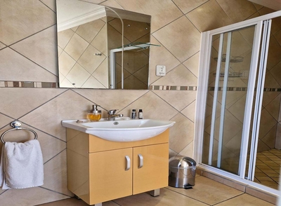 Panoramic elevated Queen Room E