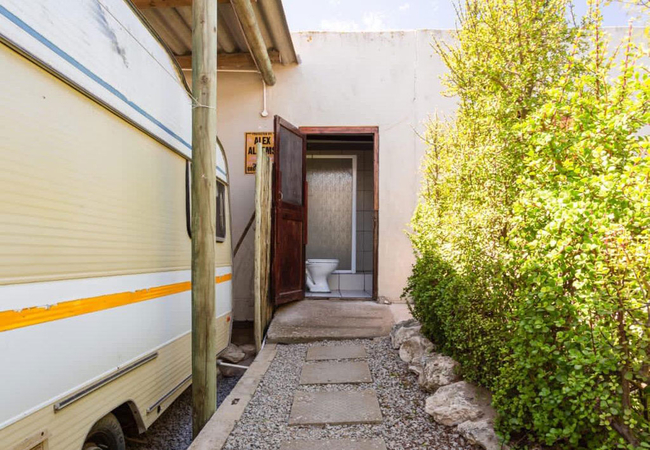 Vintage Queen Caravan