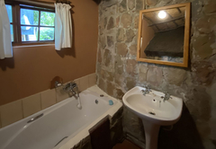 Butterfly Cottage bathroom