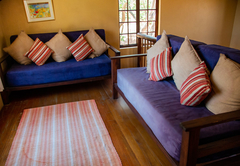 Bushwillow Cottage Mezzanine with sleeper couches