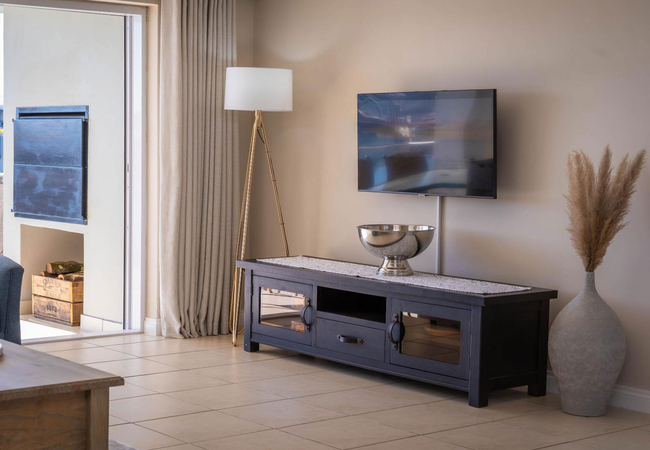 Water Views Apartment