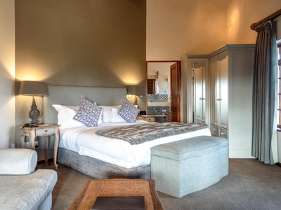 Executive Honeymoon Suite