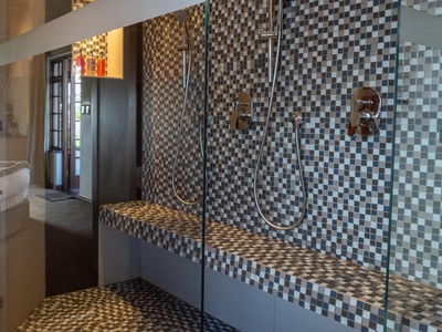 Executive Honeymoon Suite