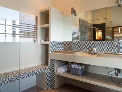 Executive Honeymoon Suite