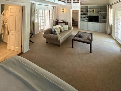 Honeymoon Suite
