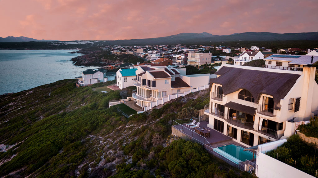 Whale Huys Luxury Oceanfront Eco Villa