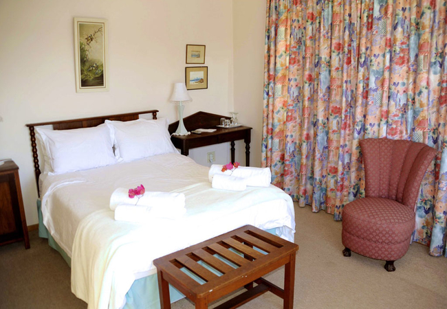 Sea-facing en-suite room - Salmon