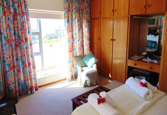 Sea-facing en-suite room - Salmon