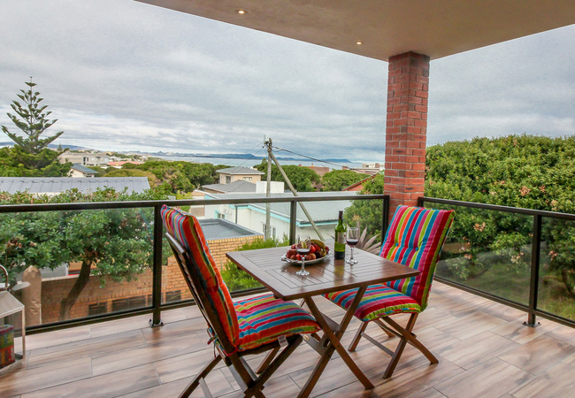 Gecko Bedroom with Private deck overlooking the ocean