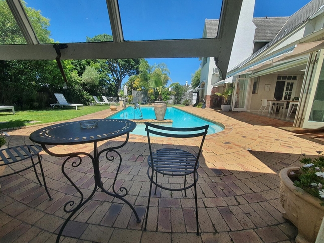 Garden Cottage - King /Twin