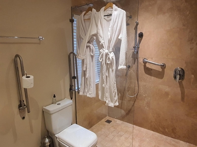 Self-Catering Suite - King/Twin