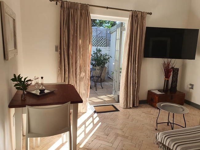 Self-Catering Suite - King/Twin