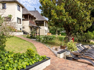 Winelands Villa Guesthouse & Cottages