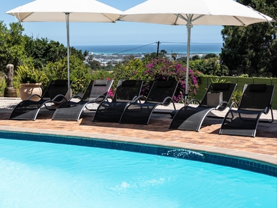Winelands Villa Guesthouse & Cottages