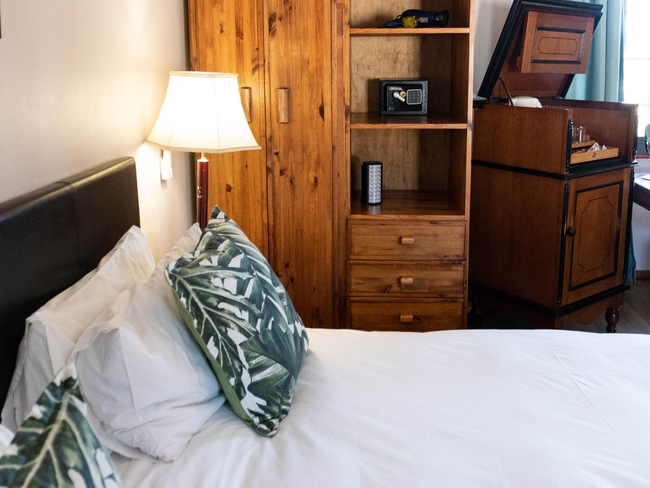 Luxury Room (sleeps 4)