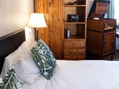 Luxury Room (sleeps 4)