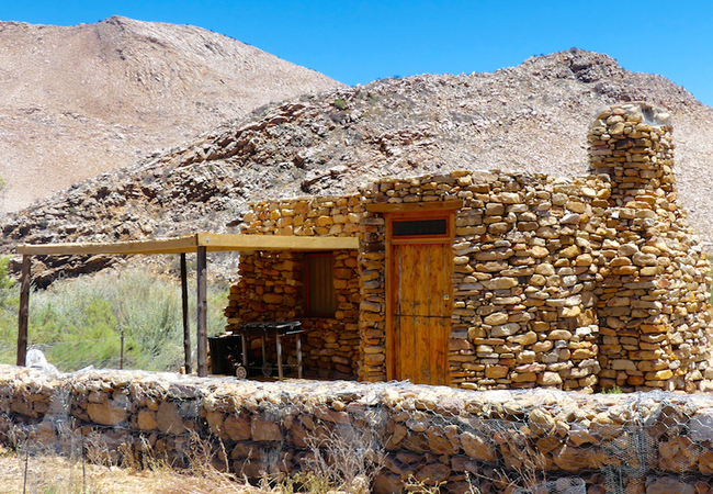 Rustic 2-sleeper stone cottage