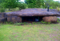 The Zulu Hut and Inkunzi Cave